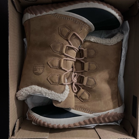 SOREL Out and About Plus Tall Boots in ‘Elk’ - (WMNS SIZE 7.5) - Picture 5 of 7